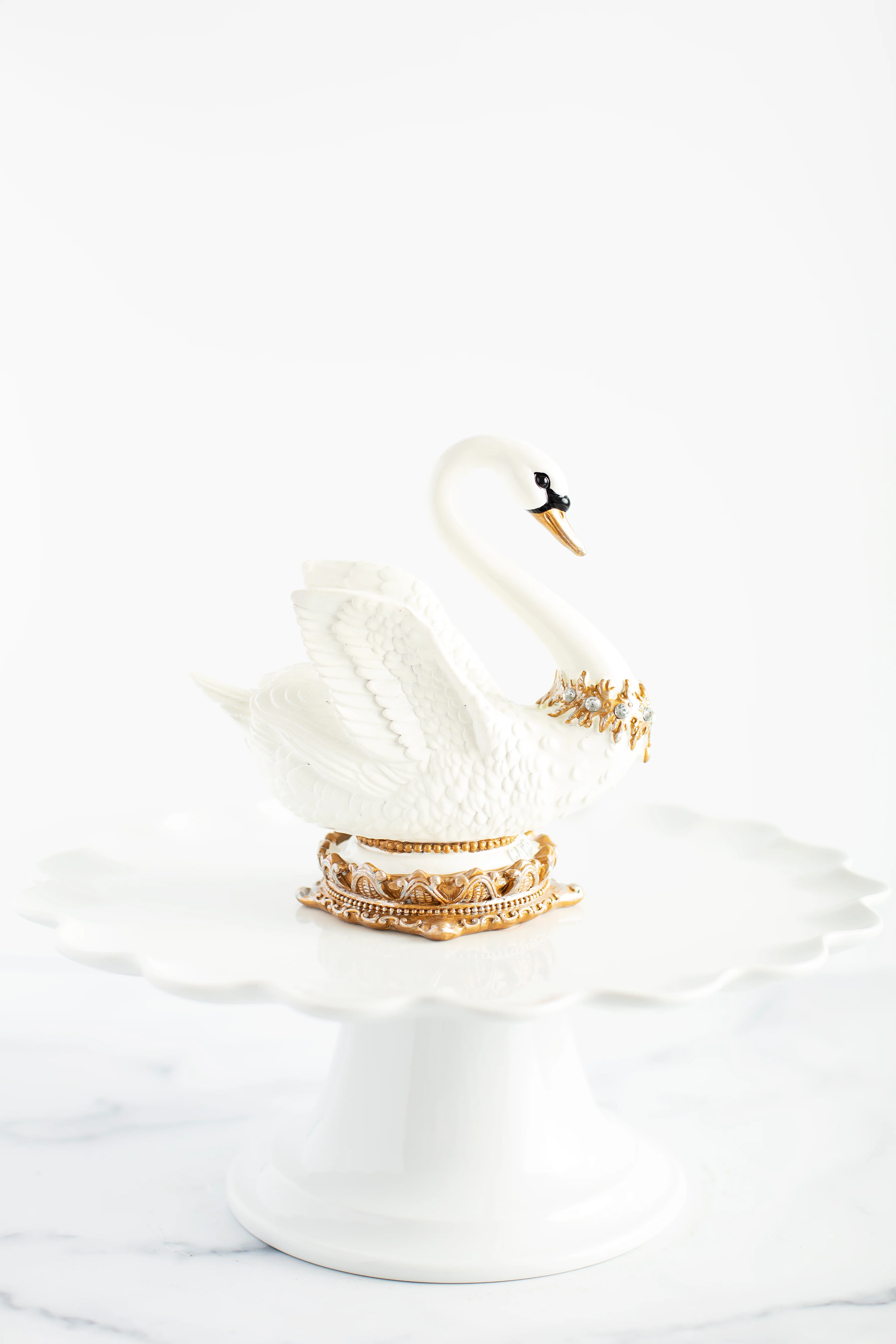 Elegant Swan Cake Topper - Image 4